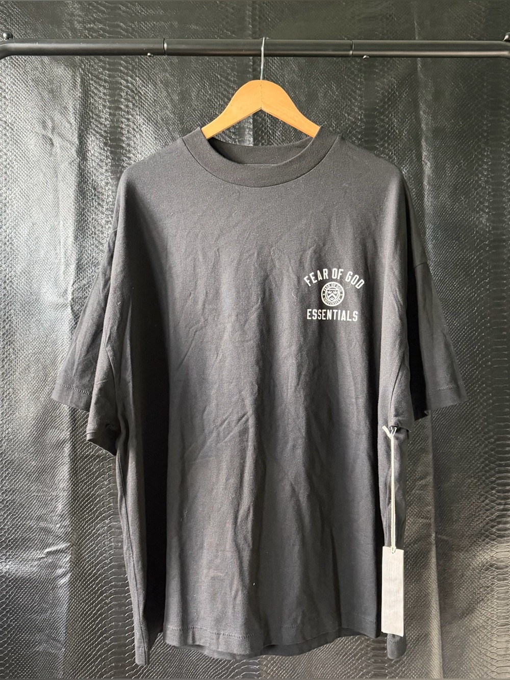Fear of God ESSENTIALS Crewneck T-shirt Black Size M Fear of God University NWT